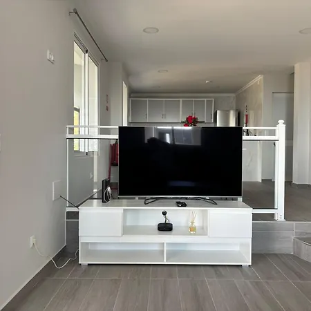 Ninho's Sea View By Sam