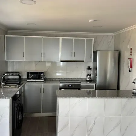 Ninho's Sea View By Sam Lägenhet *