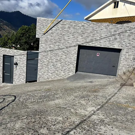 Ninho's Sea View By Sam