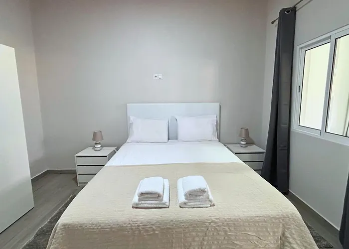 Ninho's Sea View By Sam