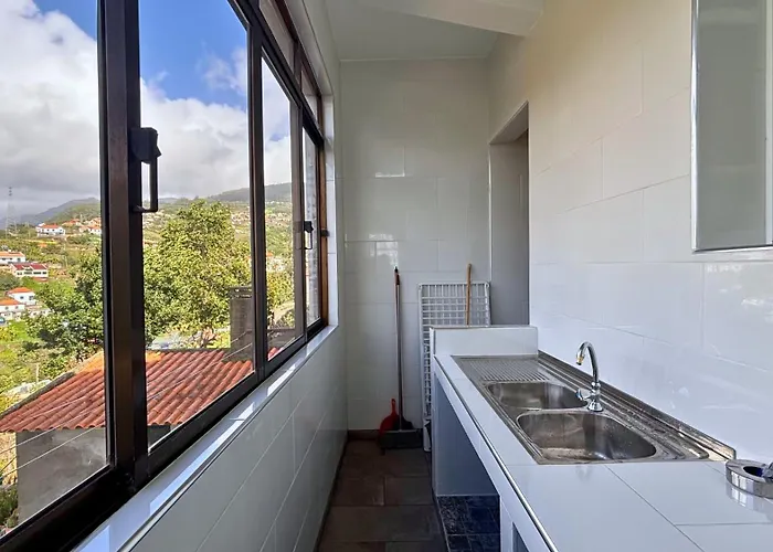 Ninho's Sea View By Sam Apartman