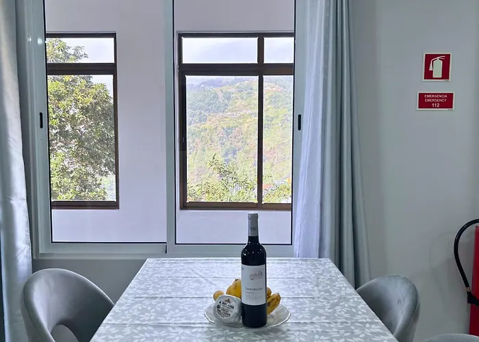 Ninho's Sea View By Sam Apartman